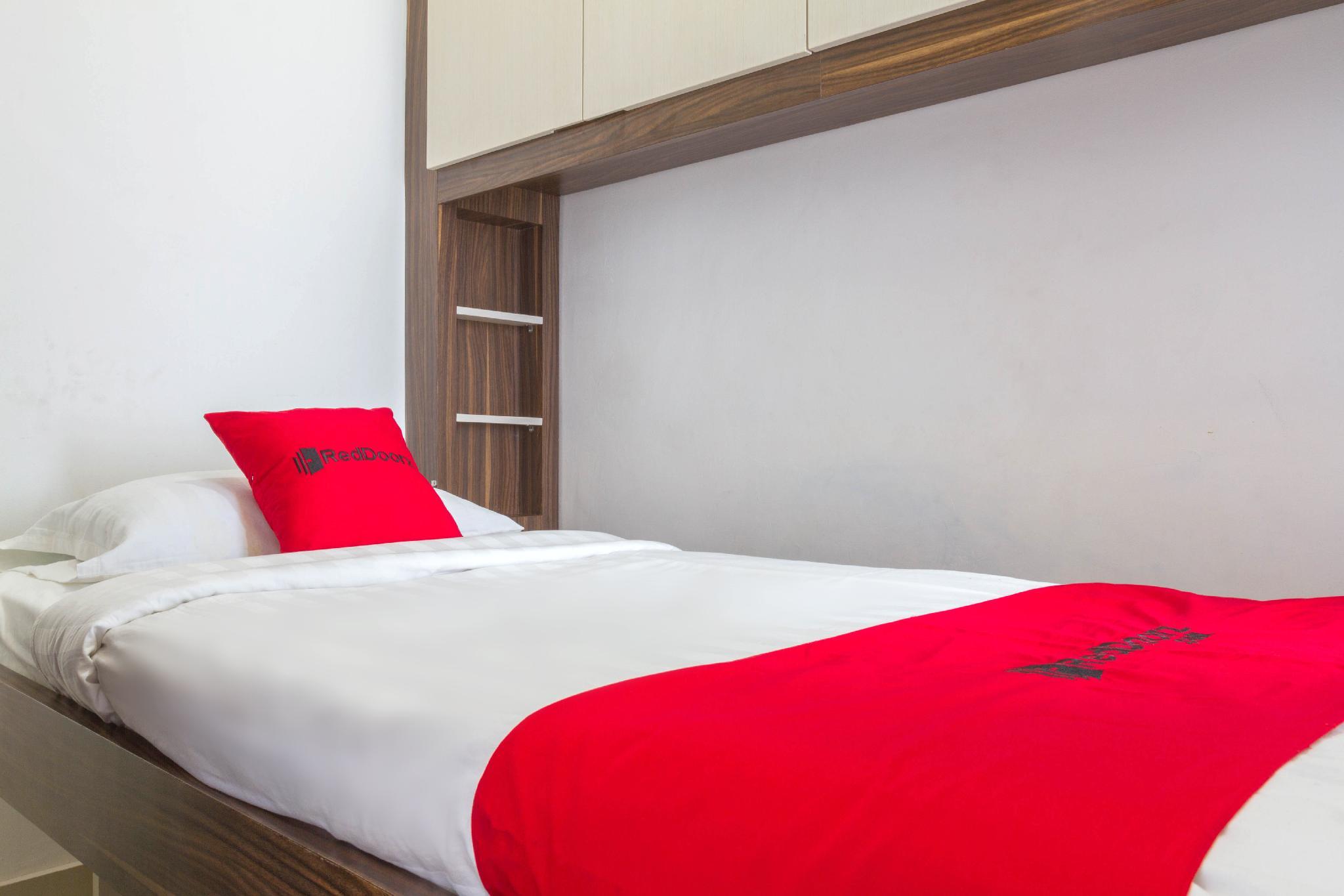 Reddoorz @ Jarrdin Cihampelas 5*